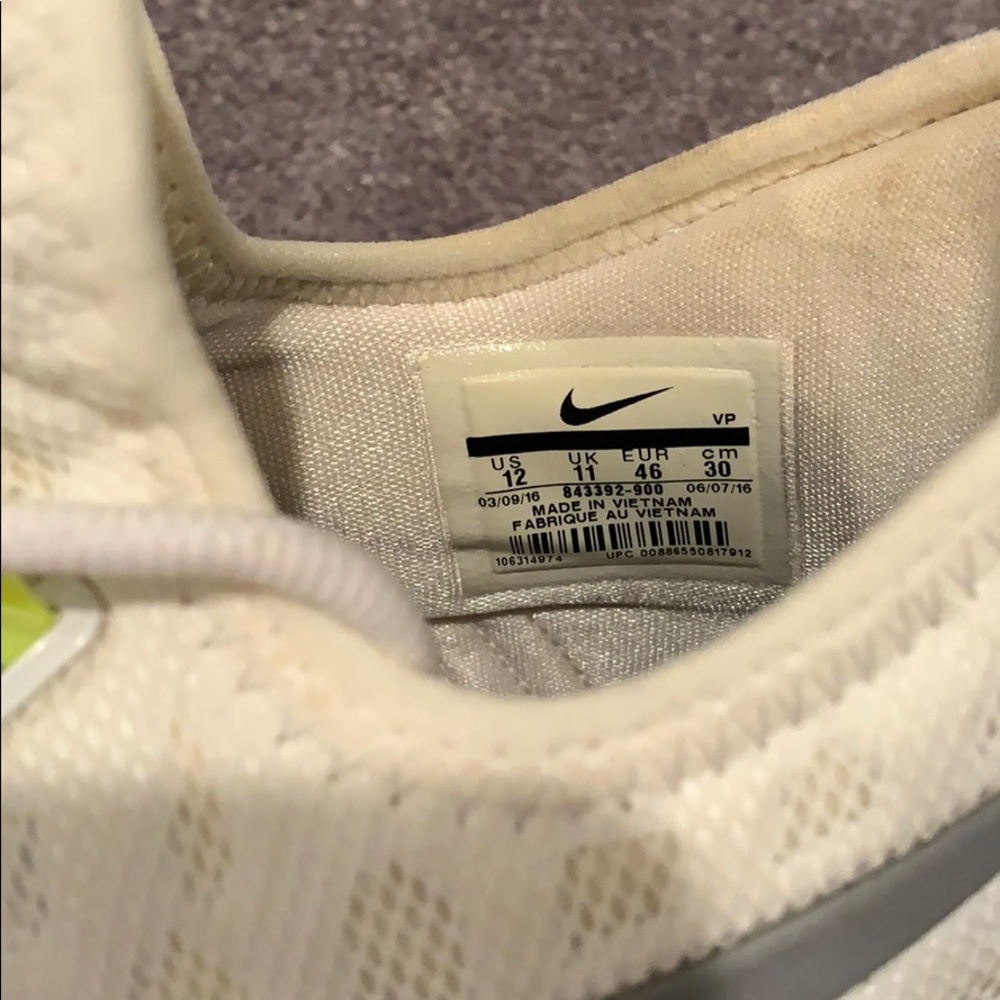 Kevin Durant Nike basketball shoes (men’s) - Picture 3 of 4